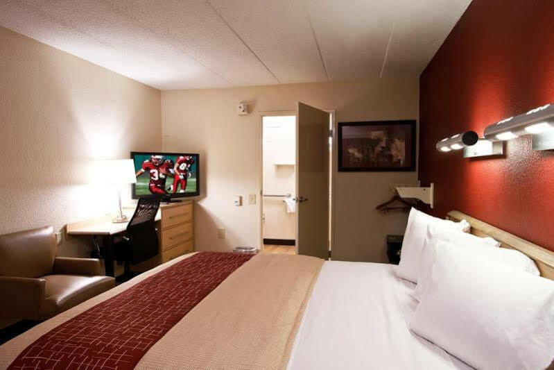 Red Roof Inn Detroit - Dearborn-Greenfield Village Екстериор снимка